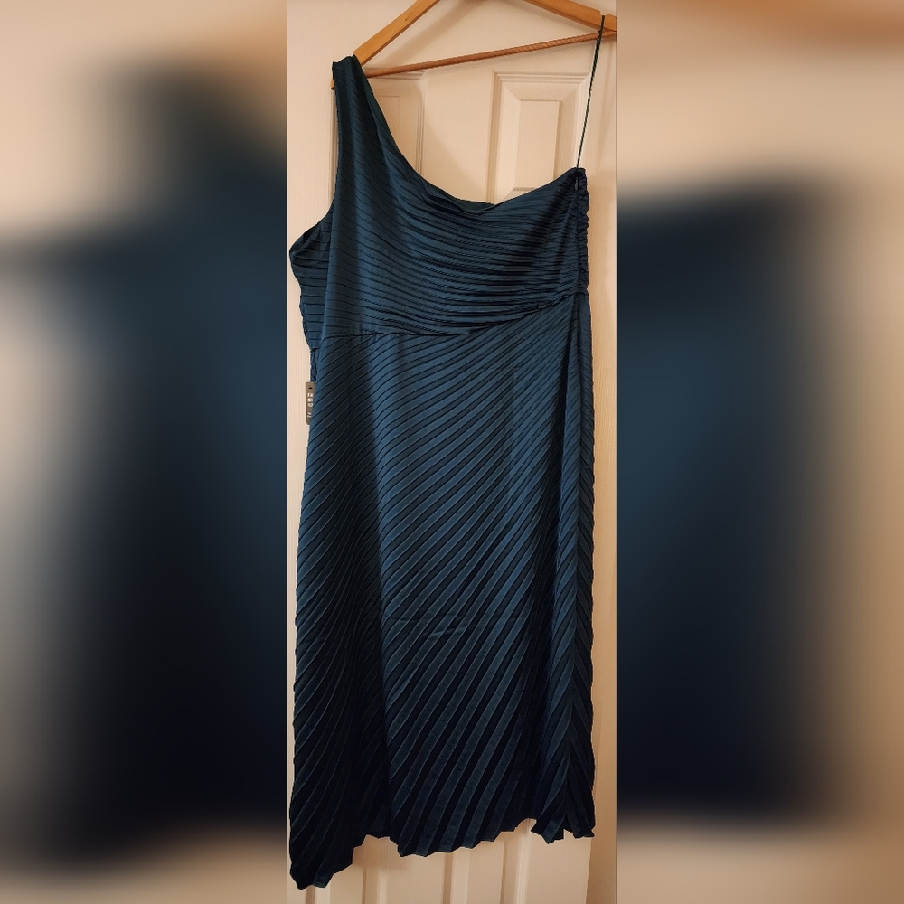 Express Size XL Green/Dark Teal One-Shoulder Midi Dress